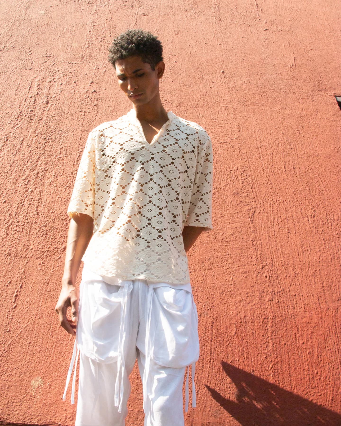 Pantalón Amalfi en blanco, de perfil