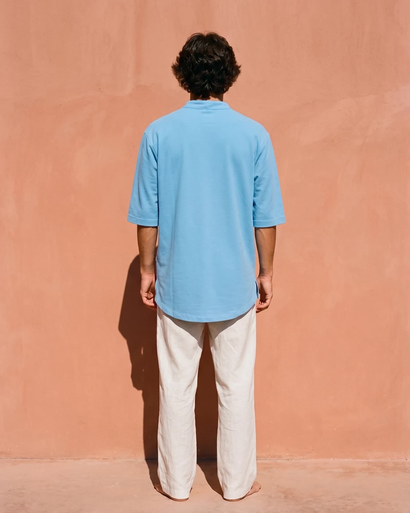 Túnica Capri Piqué en azul, por la espalda