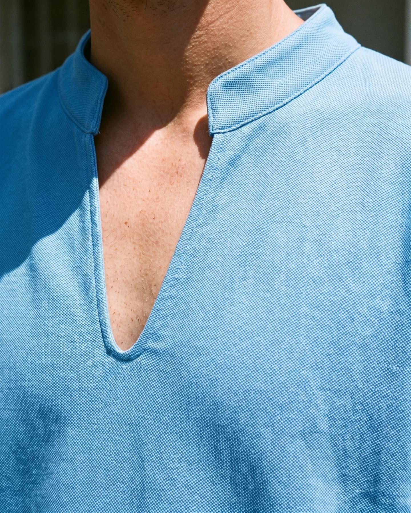 Túnica Capri Piqué en azul, en detalle
